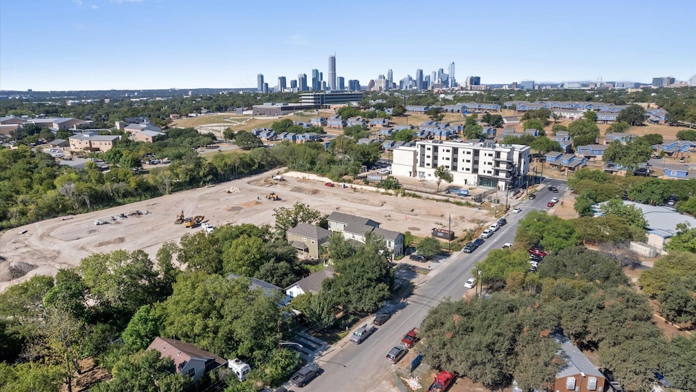 Upstay East Austin Retreat w Yard5min to Downtown