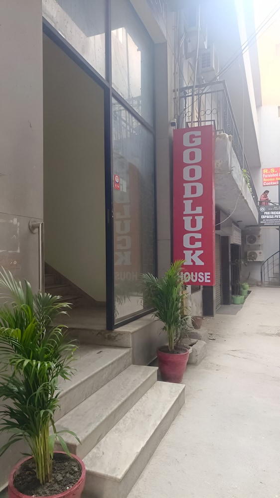 Hotel GoodLuck House Near Delhi Airport