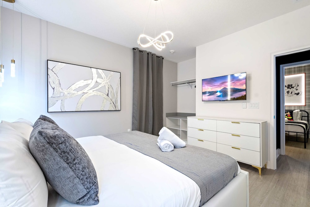 Themed Kids' Rooms, Pool & Game Loft Near Disney