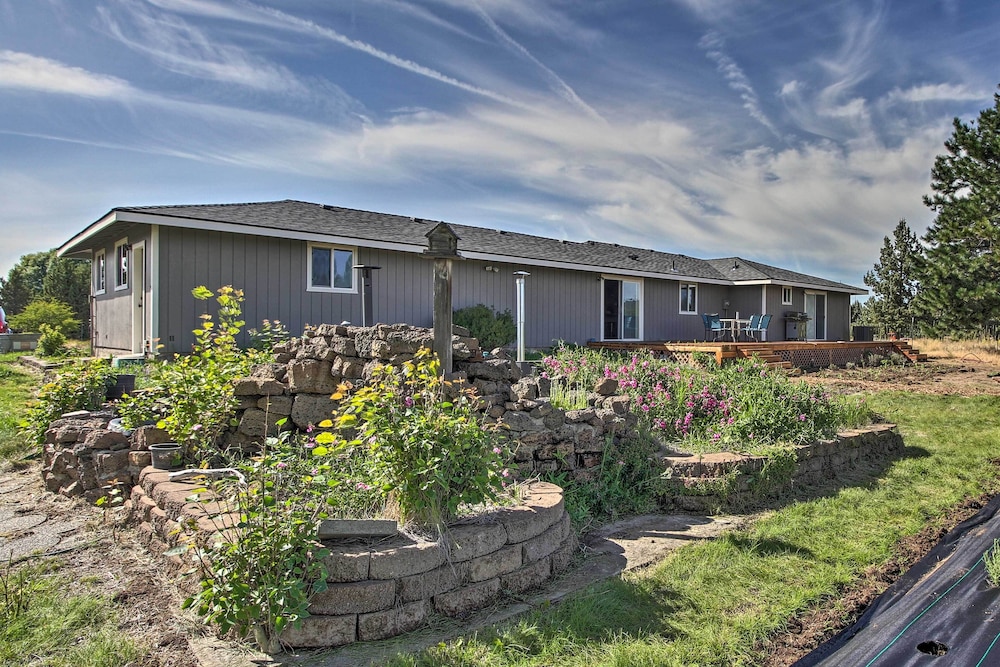 Updated Farmhouse w/ Deck on Central Oregon Canal! view 3