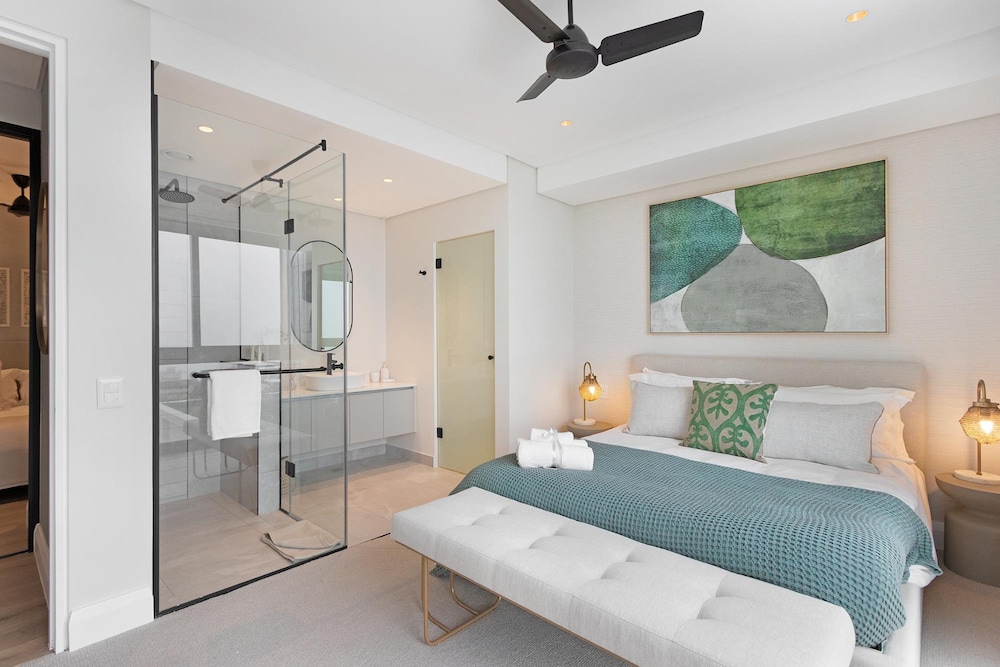 Alluring 2bed Apt w Sea Mountain Views Marlo Vale