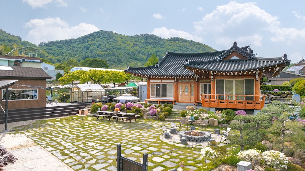 Yeosu Elon Pension