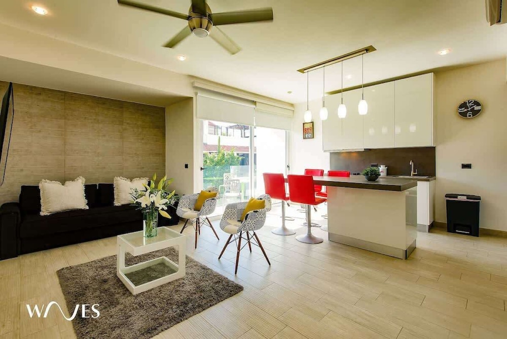 1 Rec. Steps From the Beach Rooftop Pool