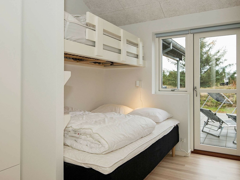 Spacious Holiday Home in Humble With Beach Nearby view 4