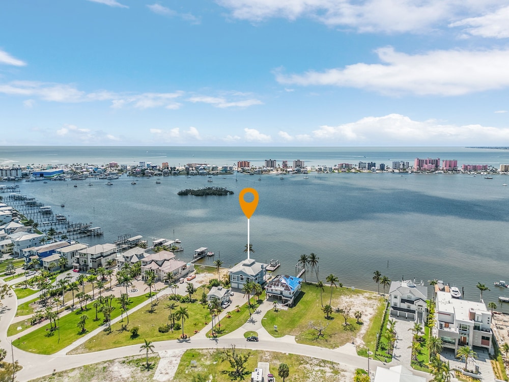 Sea Breeze Bay - 950 San Carlos Drive 4 Bedroom Home by RedAwning
