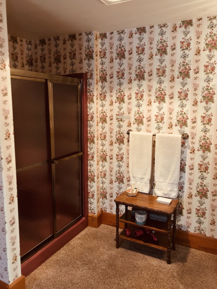 Chanticleer Guest House