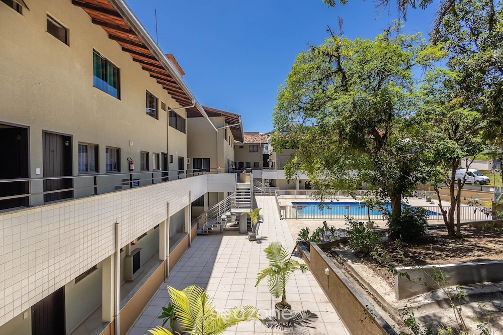 Apt in Condo w/ Pool 140 m From the Beach Rar0213