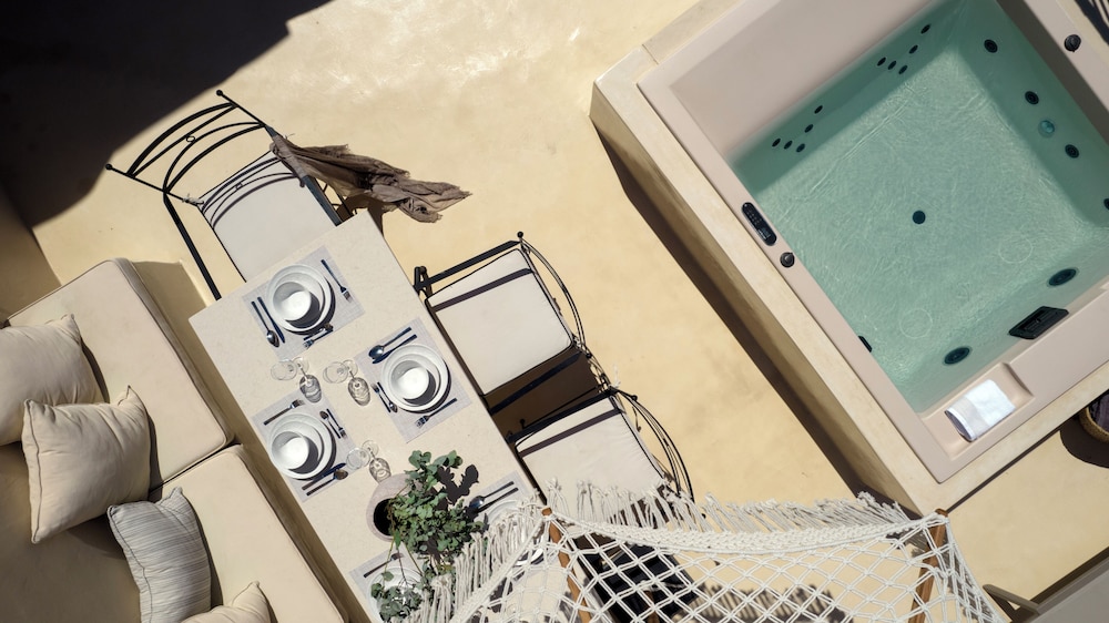 OIA Unique Homes by K&K