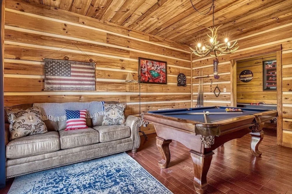 Hillbilly Hideaway 4 Bedroom Cabin