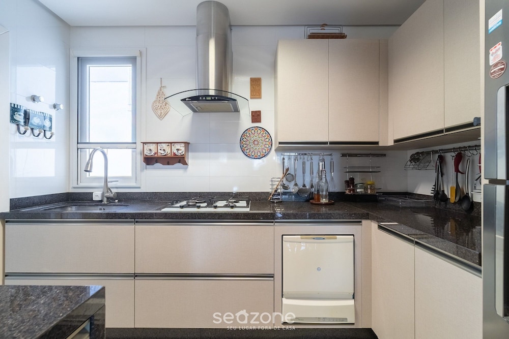 Apt w/ Grill 800m From the Beach, Jurere Sca0208