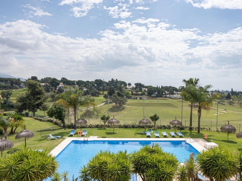 Azahara1 Beautiful Apartment Frontline Golf