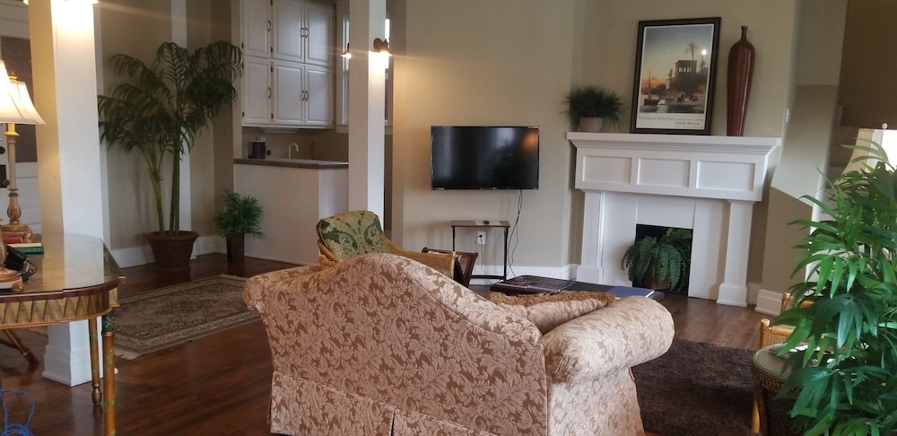 Downtown Guest Quarters Hotel