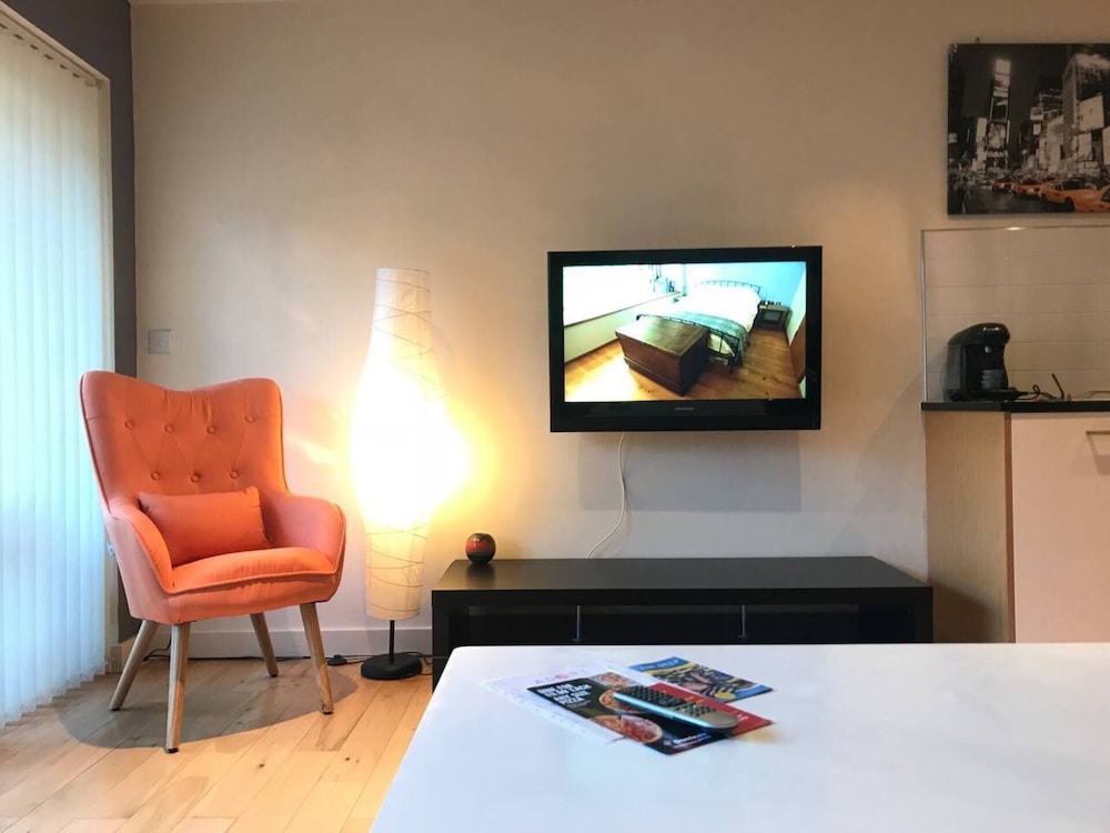 Apartment-sleeps4-balcony-parking-petsok view 5