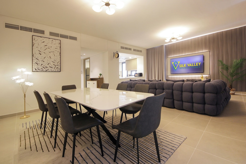 Luxurious 4BR Villa with Private Garden
