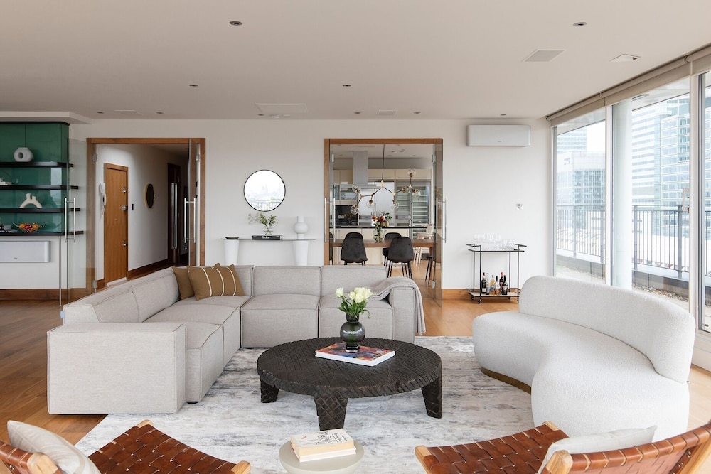 The Canary Wharf Secret - Glamorous 3BDR Flat w/ Terrace and Parking