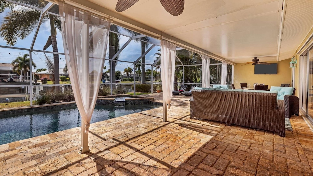 Punta Gorda Isles 3 Bedroom Private Pool+Spa Home on Canal 3 Home