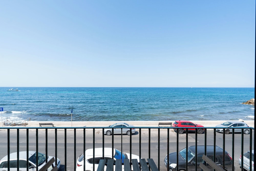 The Sea Outside Apartments