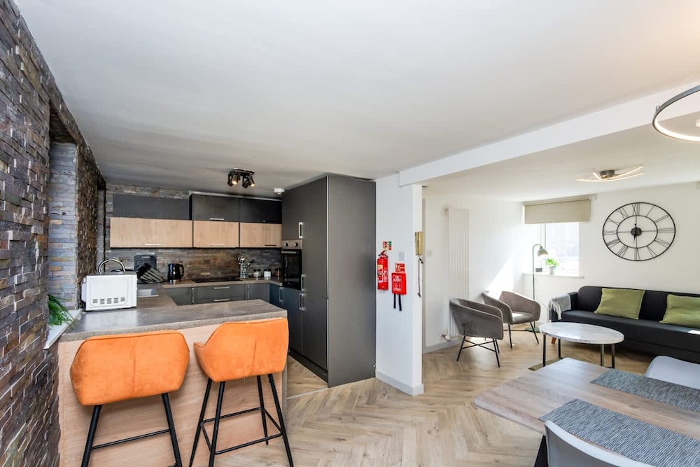 5 Bedroom Apartment - Galashiels
