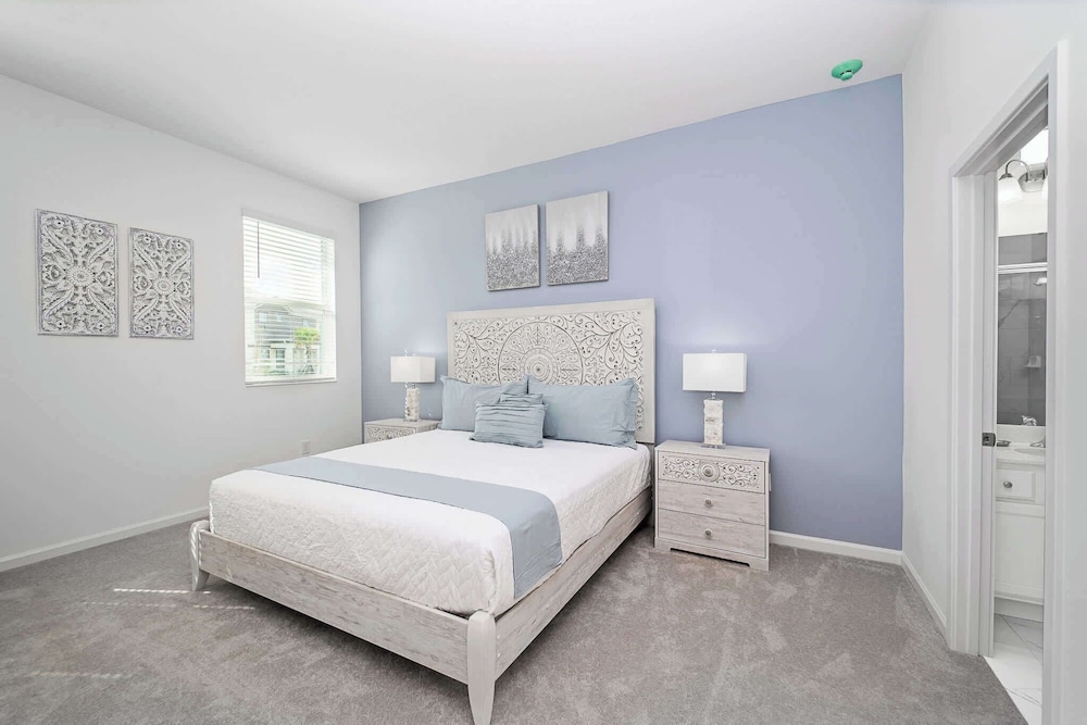 Upstay Luxury Resort Home w Pool & Patiosleeps 26