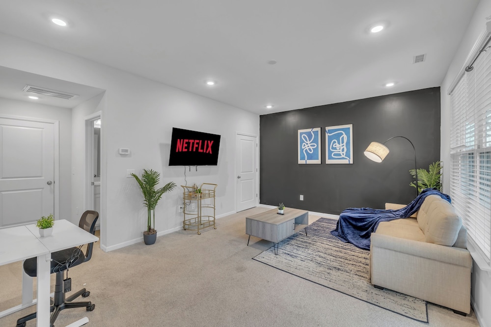 King 4BR Townhouse to Downtown Durham