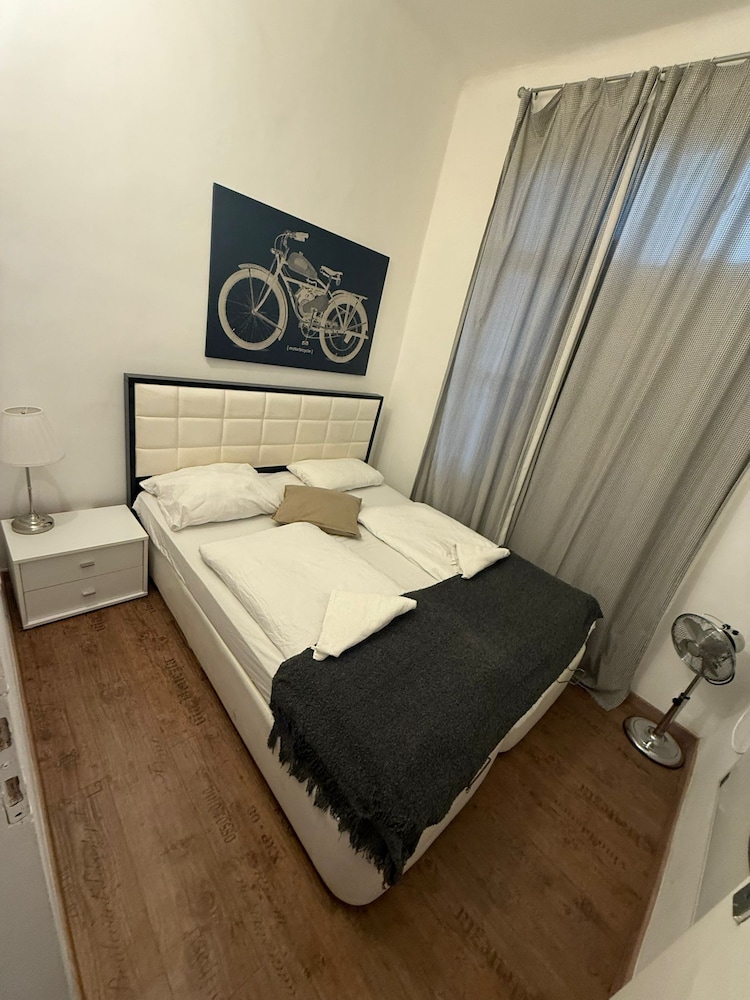Smart 2BR Apt 10 Min from Westbahnhof