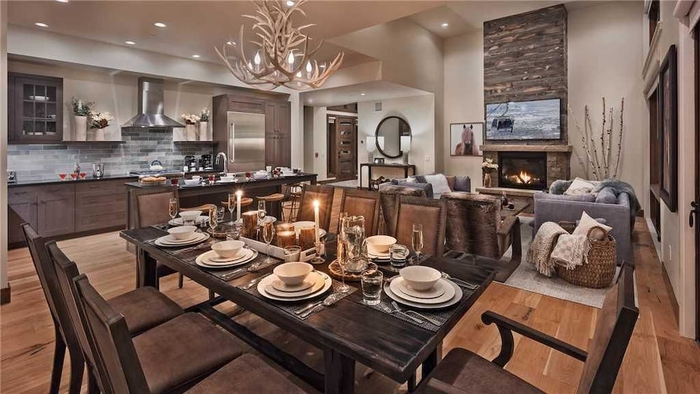 Wildhorse Chalet 3 BedroomHoliday home By Moving Mountains
