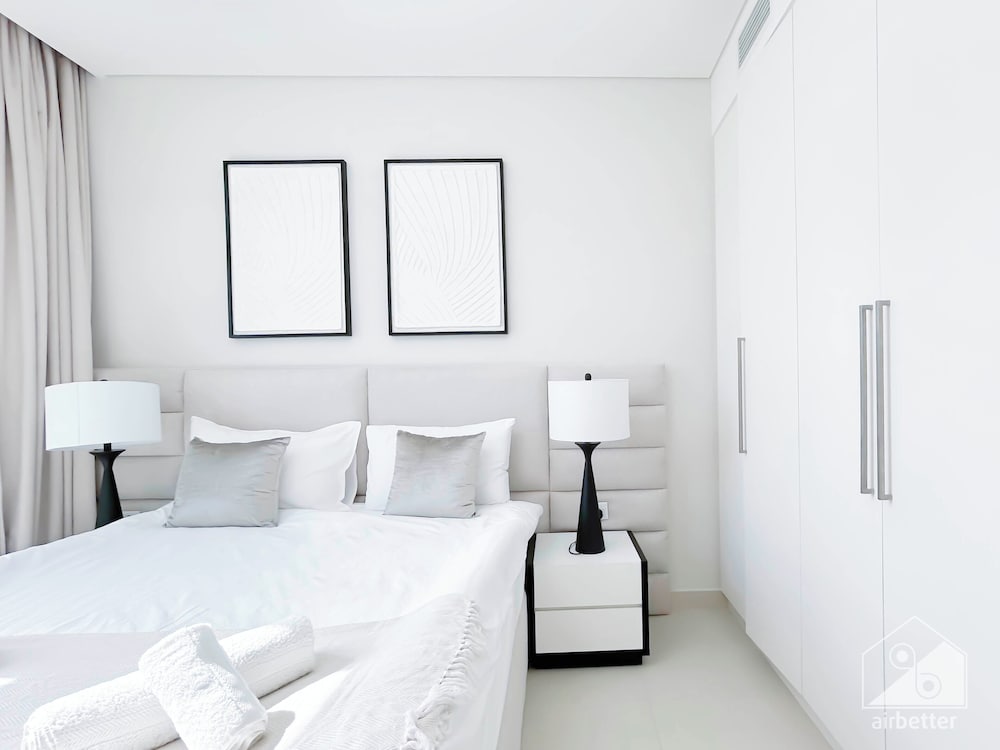 Luxurious 2B Apartment at Burj Crown Downtown