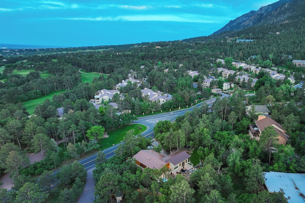 Broadmoor Bliss