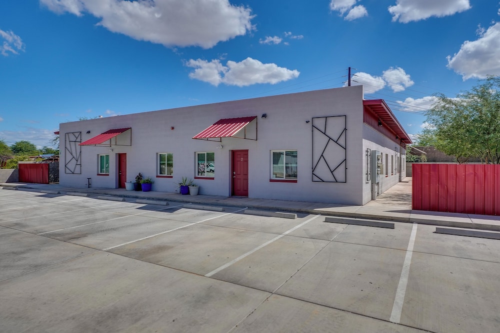 Patio & Shared Hot Tub: Tucson Fourplex Townhome!