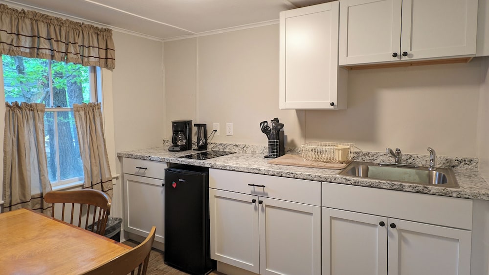 Hinckleys Dreamwood Cottages