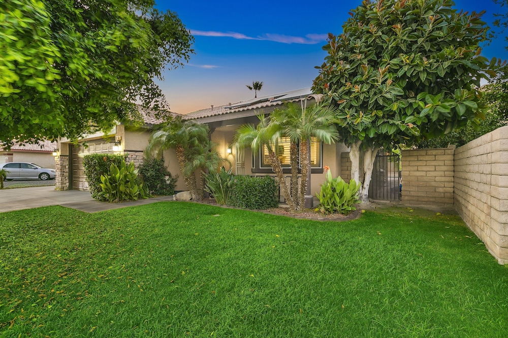 Desert Oasis Retreat Palm Meadows Gem 3 Bedroom Home