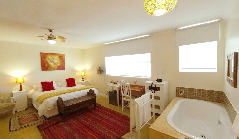 Dolphin Inn Guest House
