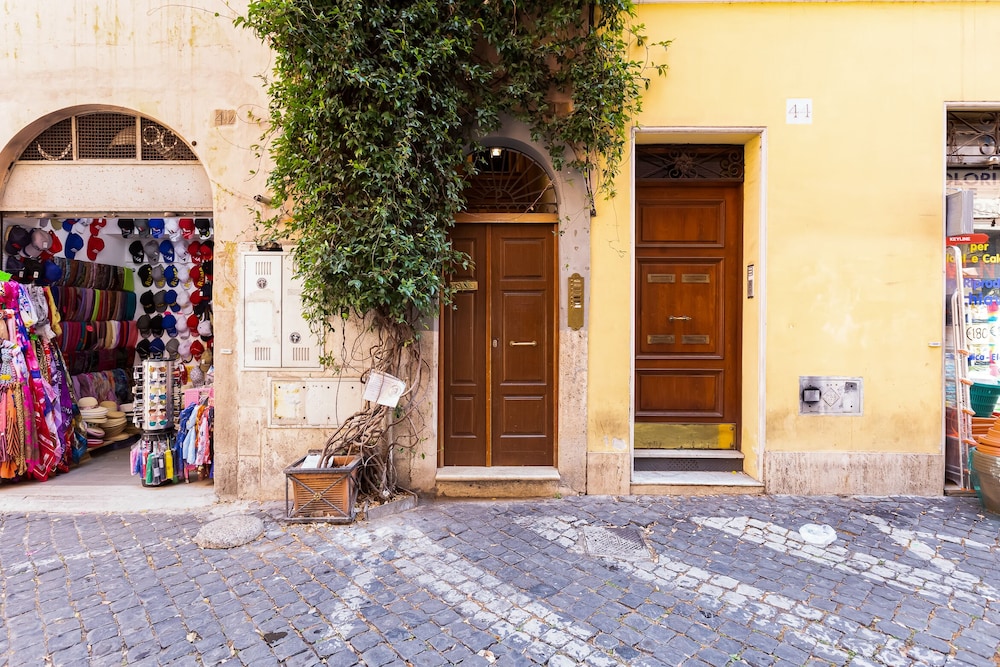 Borgo Vittorio near Saint Peter's square