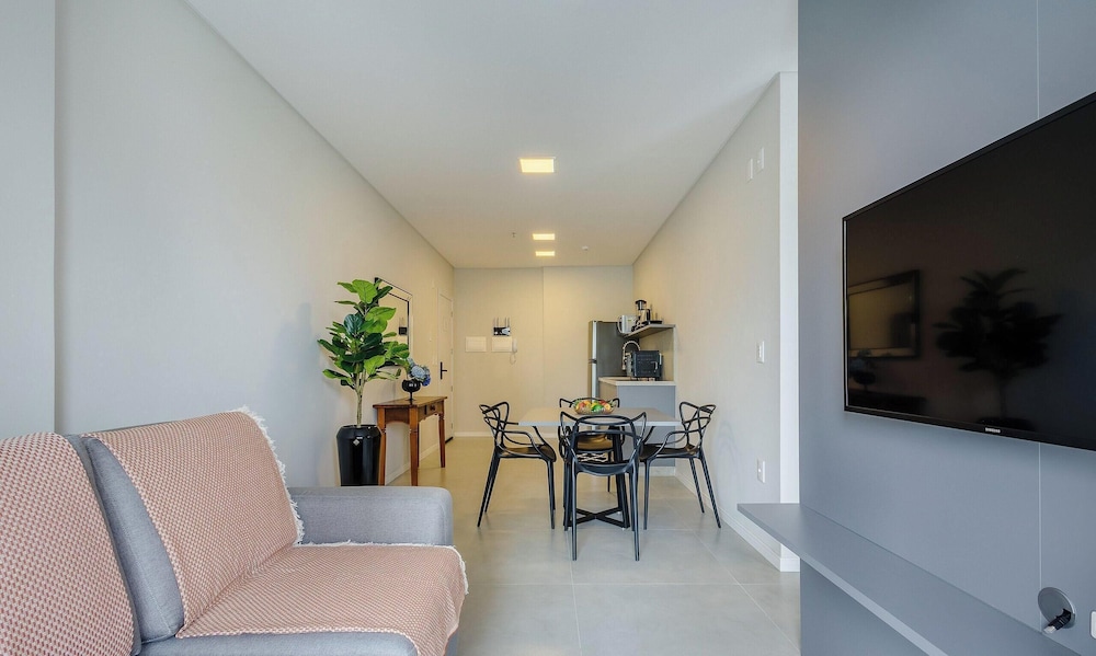 Your Exclusive Stay Just Steps From the sea in Meia Praia - FFS II
