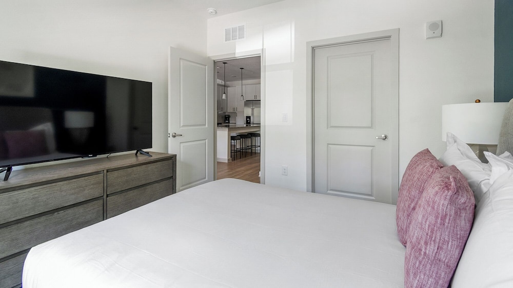 Landing Apartments Rolling Hills