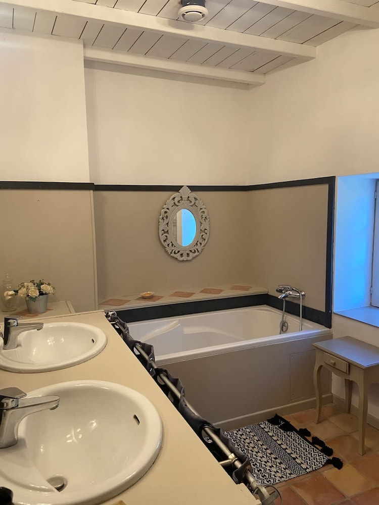Large Air-conditioned Villa in Arles