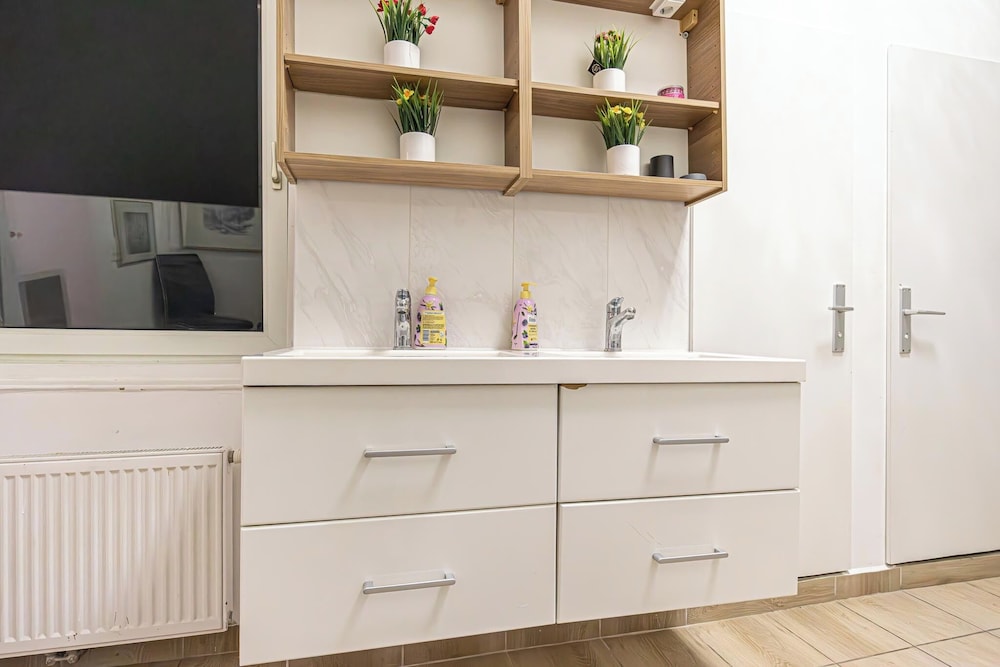 Large 5BR Central Flat Near Augarten
