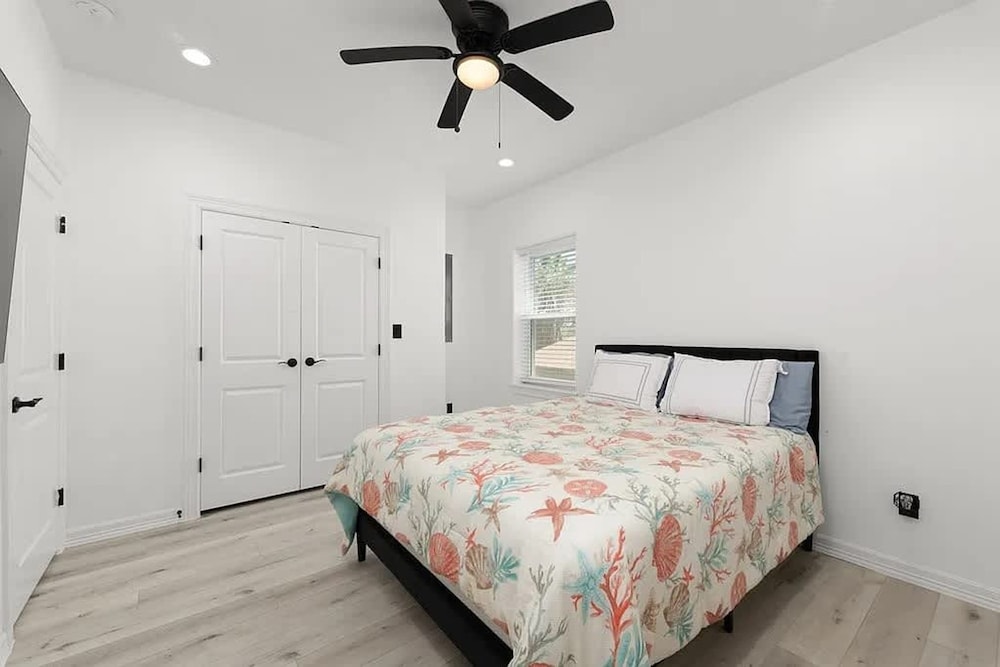 Immaculate Townhouse w Pool Balcony South Padre