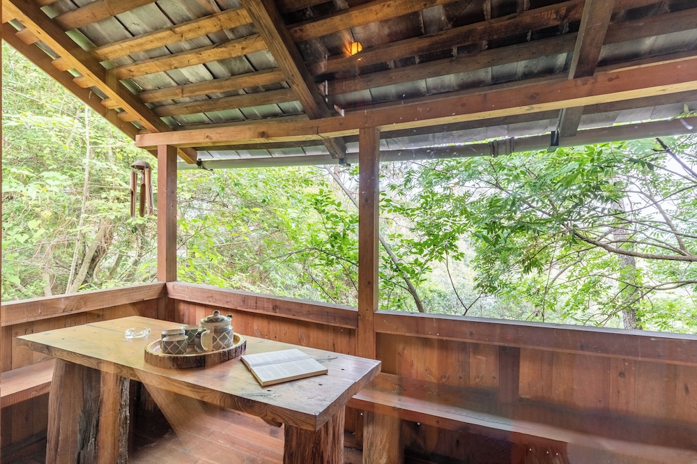 Alaya Stays Suro Woodcrest Chalet