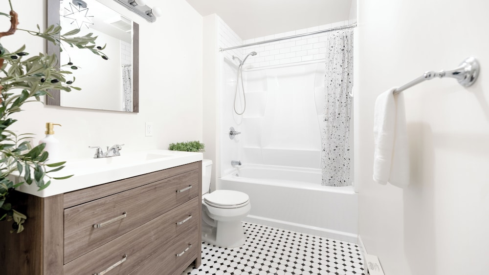 Ultra-Modern Luxe Sleek & Stunning Stay