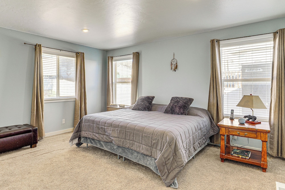 Family Home w/ Fenced Yard Between Provo & Slc!