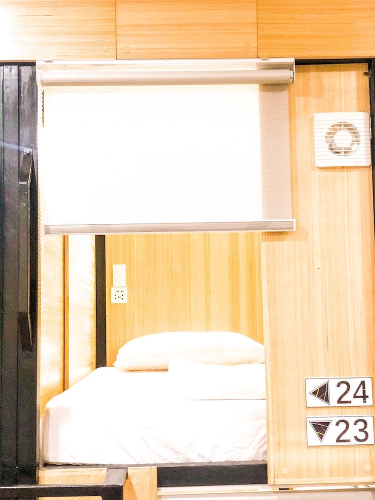 Chiasti Capsule Hostel - Adults Only view 4
