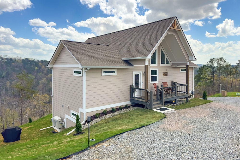11 Mi to Dtwn Ellijay: Newly Built Modern Cabin!