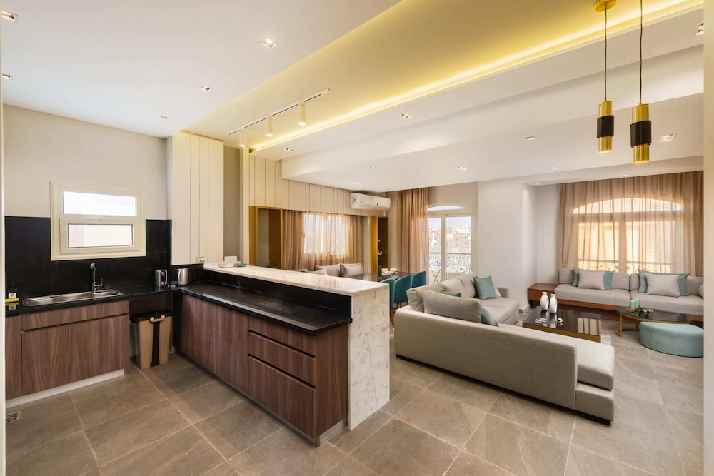Xuru Stays I The Sleek & Ritzy 2 BDR 15 min From CAI Airpt