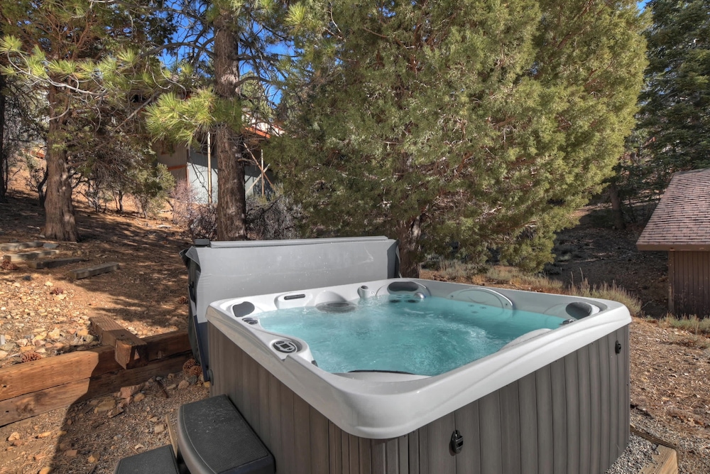 Yosemite Pines Cabin - Sleeps 6