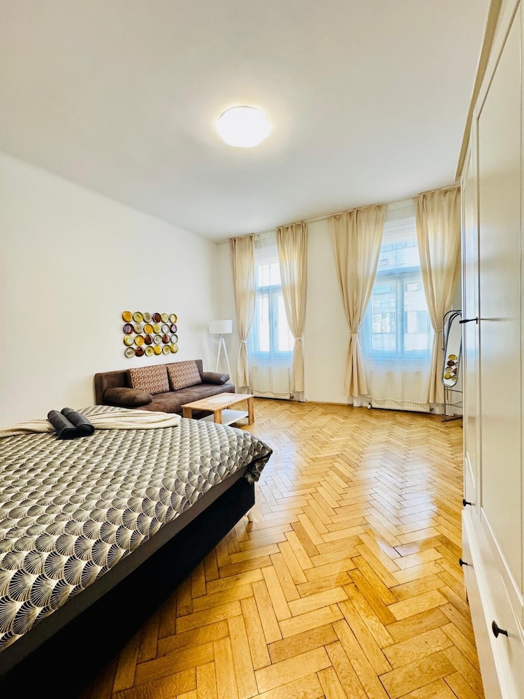 Cozy 1BR and Living Room Apartment