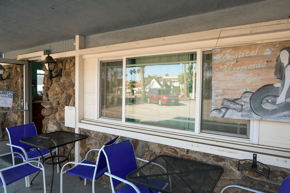 The Shores Inn and Beach Houses