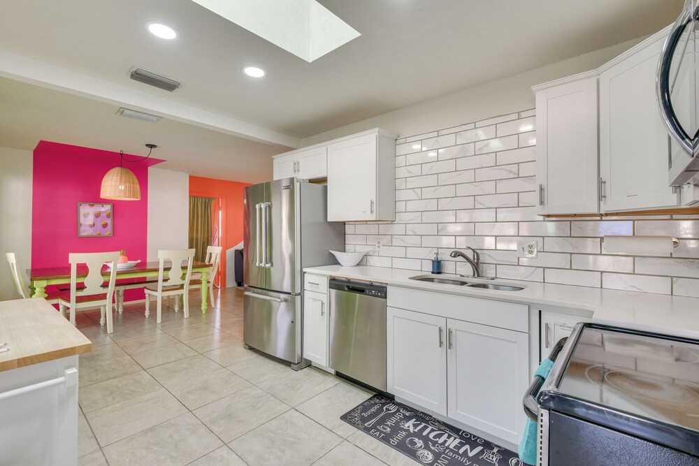 4 Mi to Riverwalk: Bradenton Home w/ Game Room