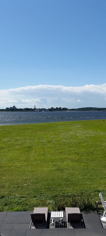 Cosy Holiday Home on Lake Veere view 4