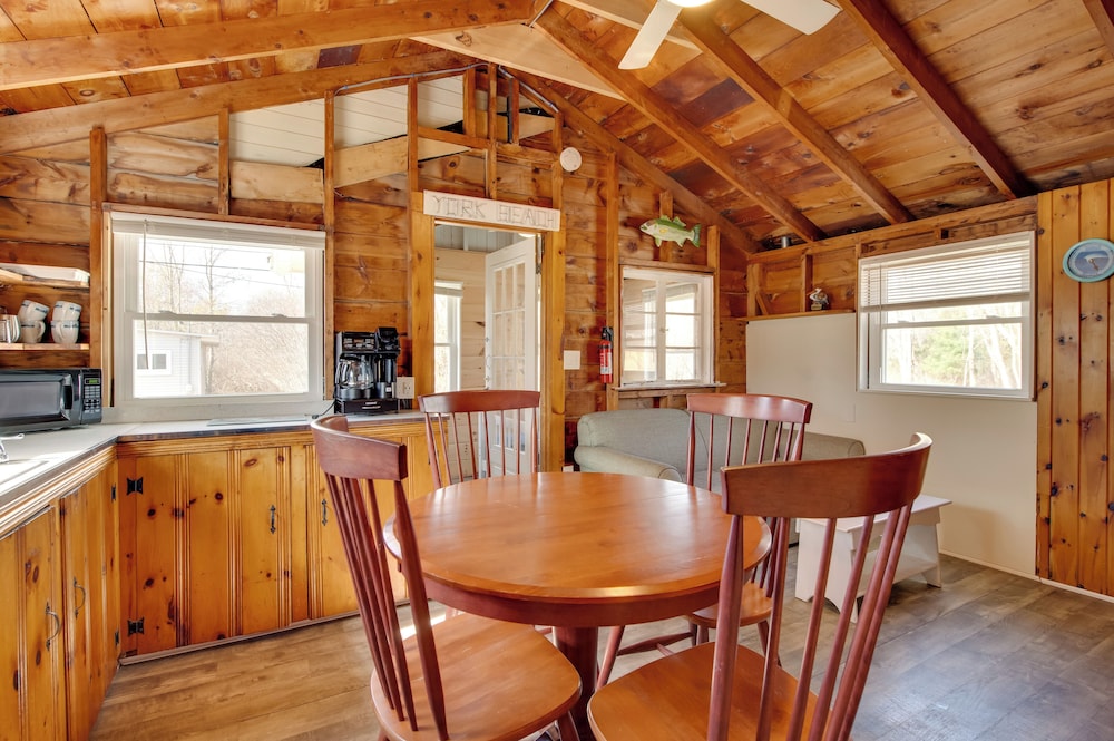 Walk to Long Sands Beach: Cottage w/ Fire Pits!